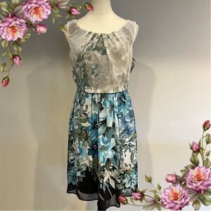 Scoop neck sleeveless floral mini dress size 8